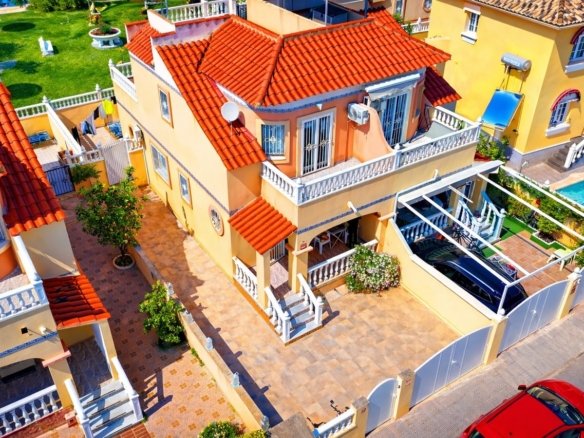 Town House for sale in La Zenia