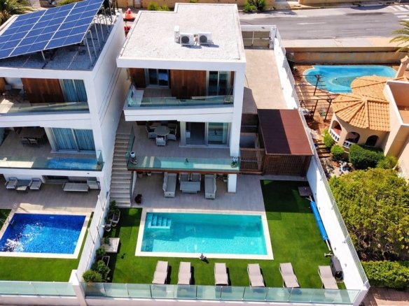 Villa for sale in Villamartin