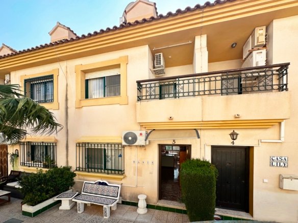 Town House for sale in Orihuela Costa