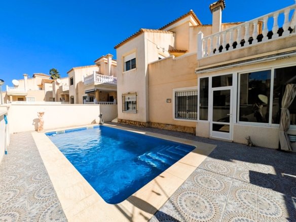 Villa for sale in San Miguel de Salinas