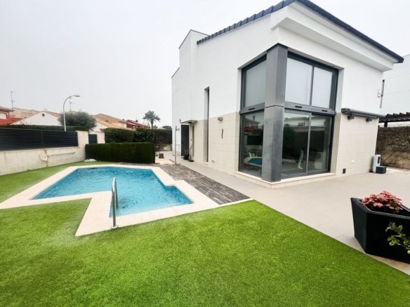 Villa for sale in Santiago de la Ribera