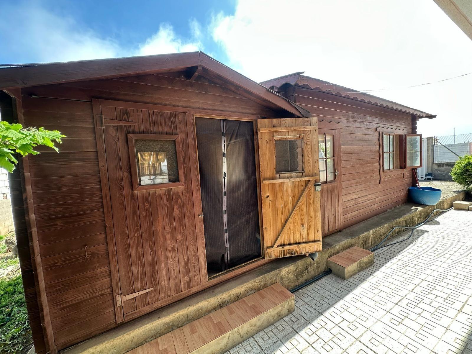 1600