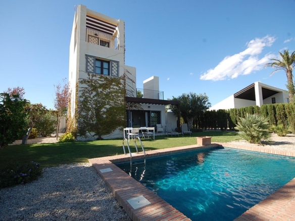 Villa for sale in Sucina