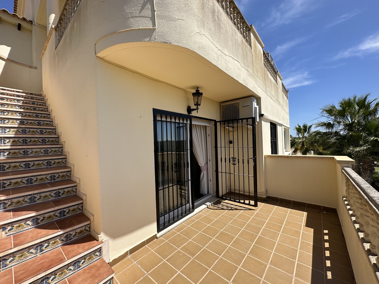 10B8BF51-4754-46A1-9B2F-B2F1AC04EEB9_xlarge Villa in Villamartin, Alicante