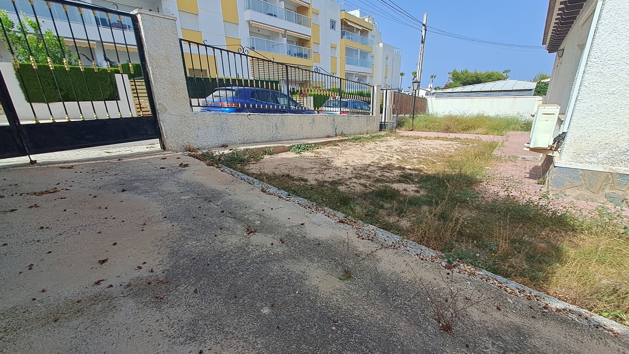 20230710_174121_xlarge Villa in Villamartin, Alicante