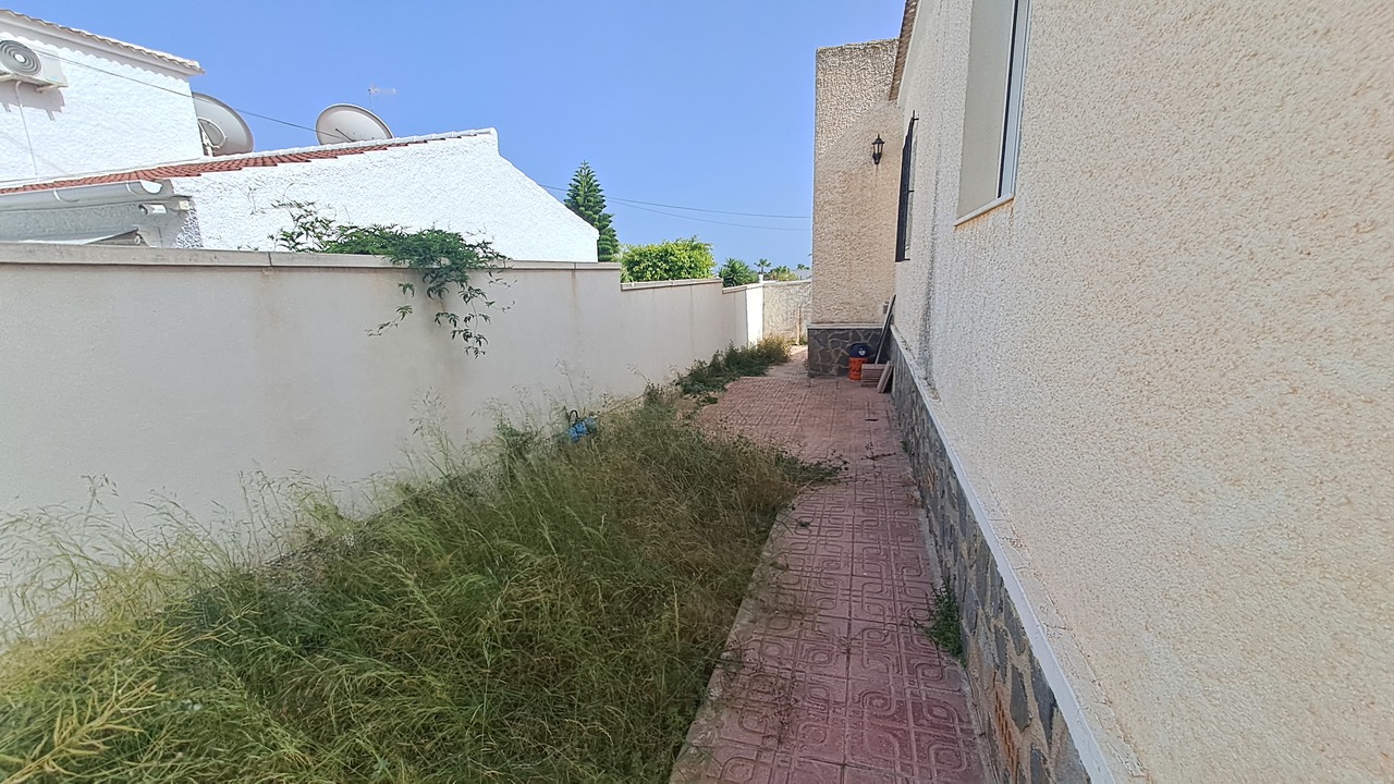 20230710_174147_xlarge Villa in Villamartin, Alicante