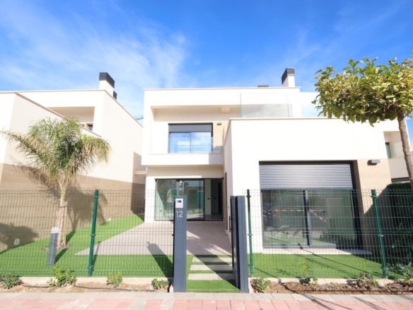 Villa for sale in Los Alcazares