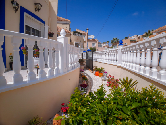 Villa for sale in Villamartin