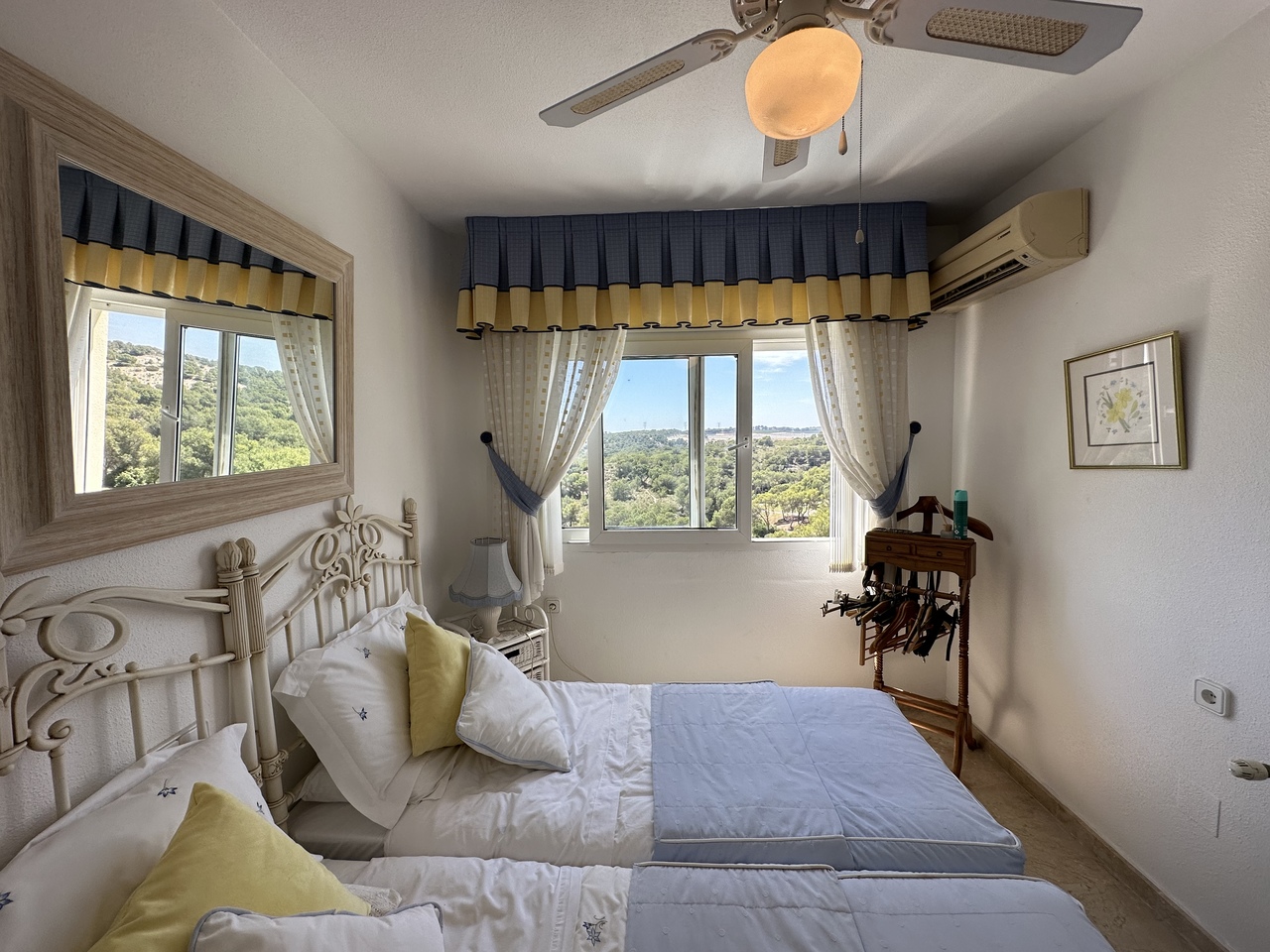 289D991D-98C0-4C90-9A8B-A15BF729B734_xlarge Villa in Villamartin, Alicante