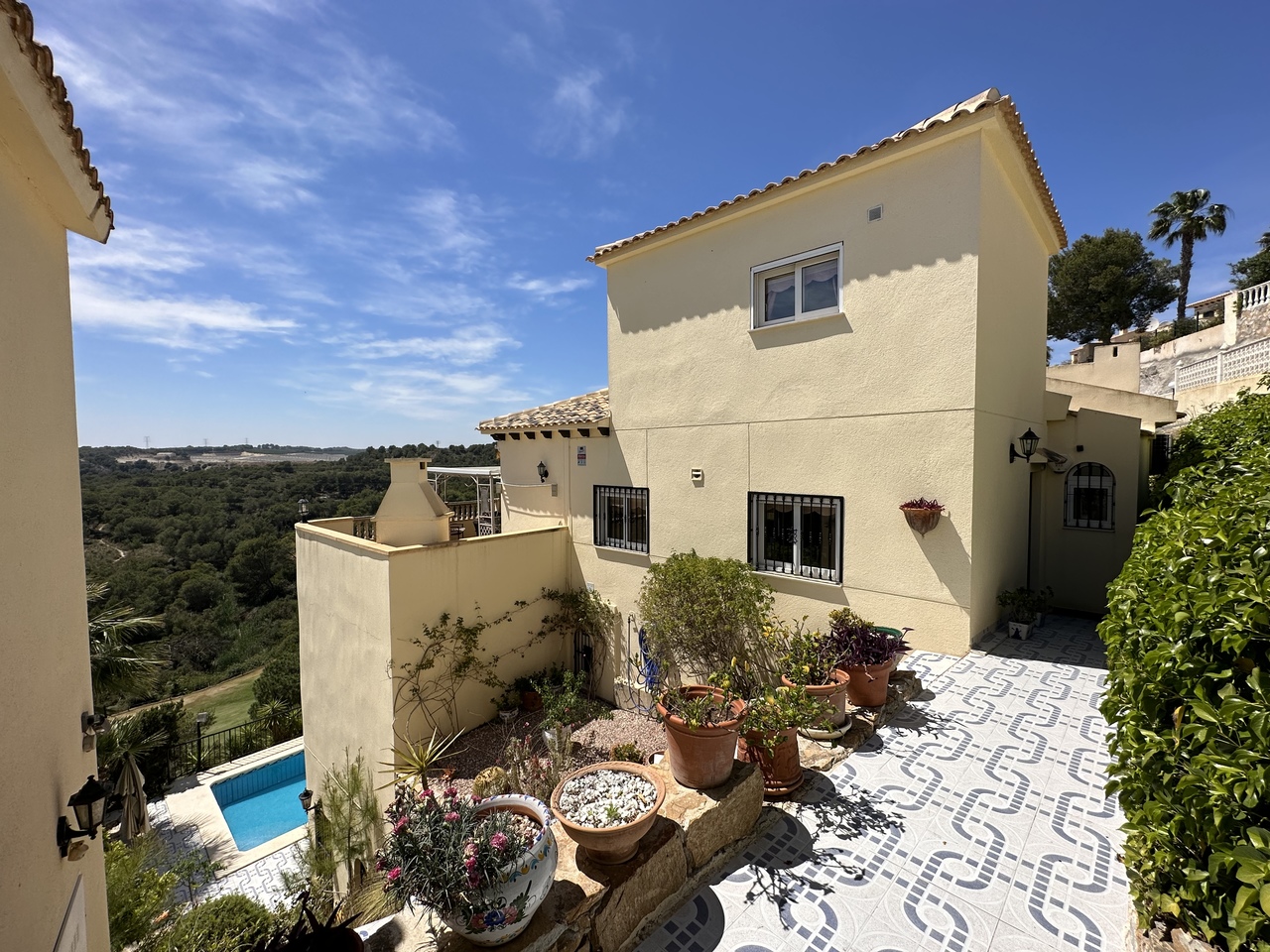 4BDFF041-8E70-4192-B21D-662CCD8AED0A_xlarge Villa in Villamartin, Alicante