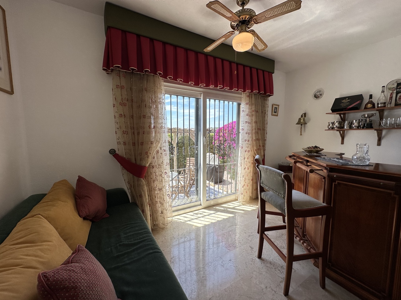 57EF6799-7CFF-4F9F-B21D-AA9E8F6ACC55_xlarge Villa in Villamartin, Alicante