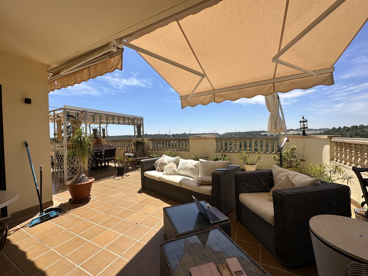7394E91E-A129-4240-B014-7AAC607C6232_xlarge Villa in Villamartin, Alicante