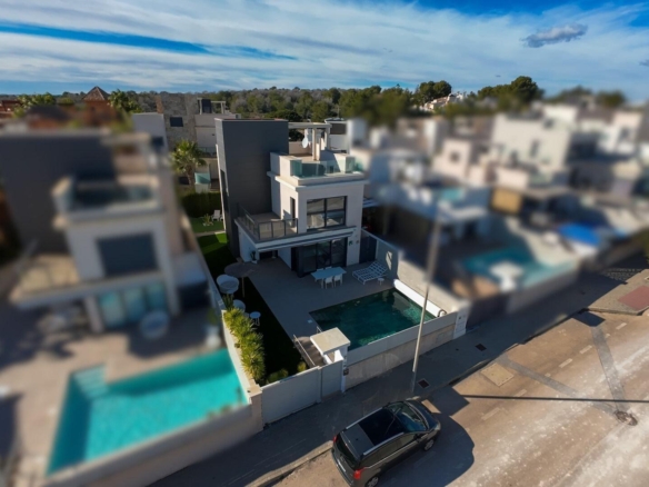 Villa for sale in San Miguel de Salinas