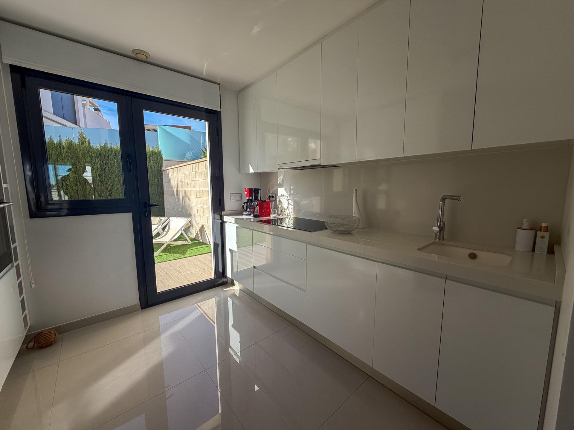 8-11 Villa in San Miguel de Salinas, Alicante