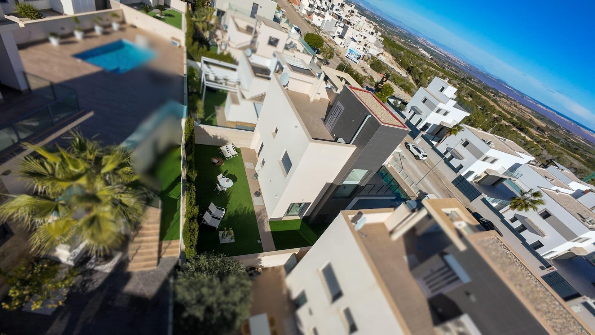 8-33 Villa in San Miguel de Salinas, Alicante