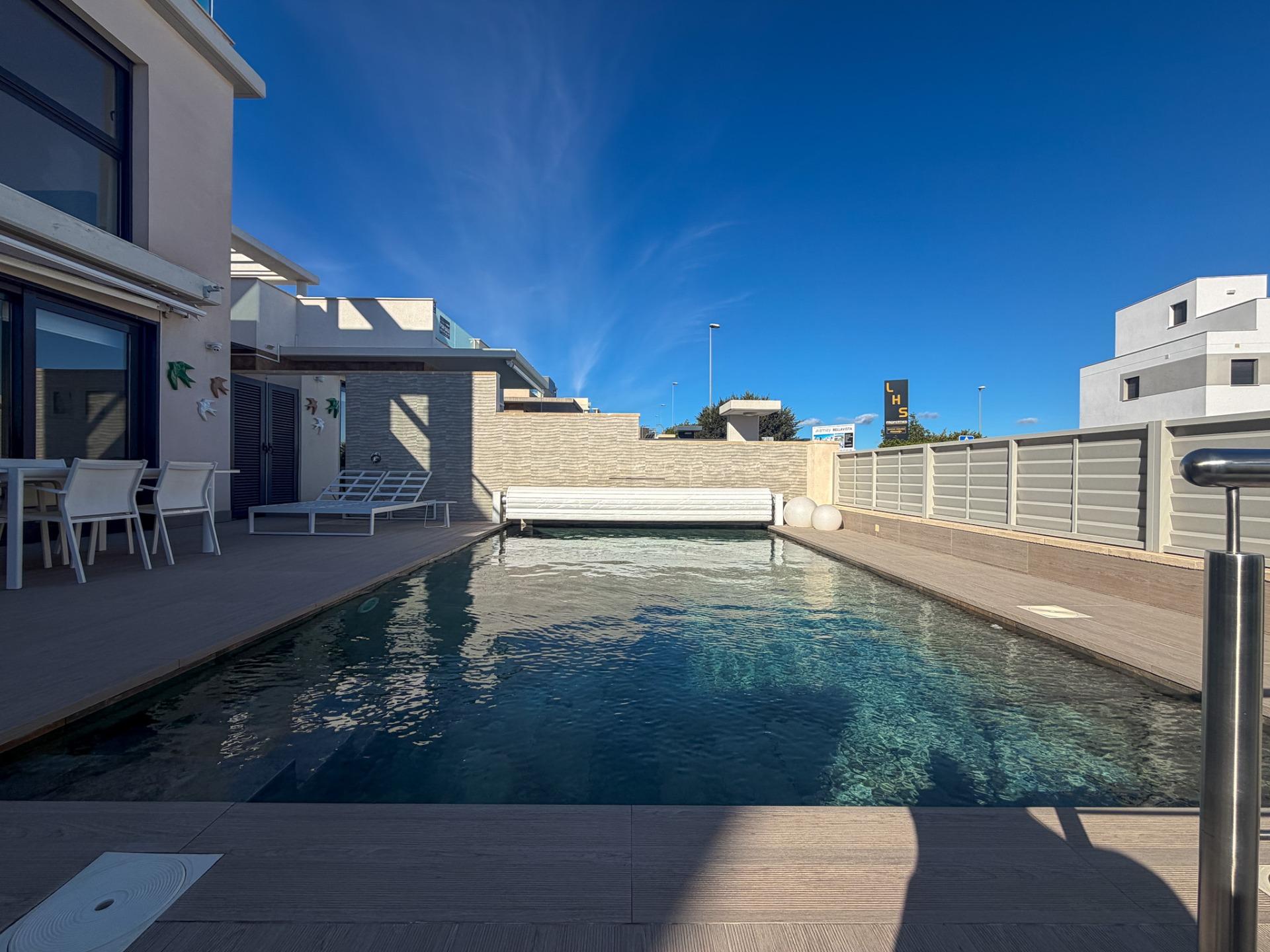 8-4 Villa in San Miguel de Salinas, Alicante