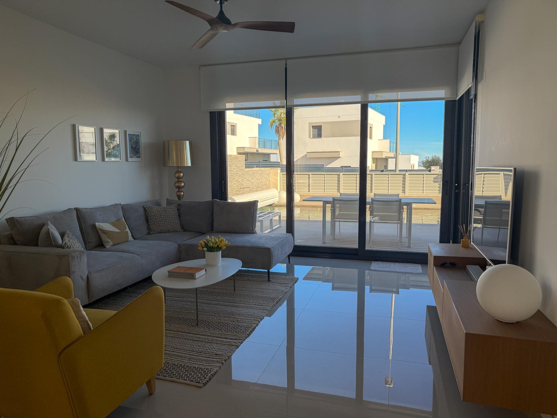 8-8 Villa in San Miguel de Salinas, Alicante