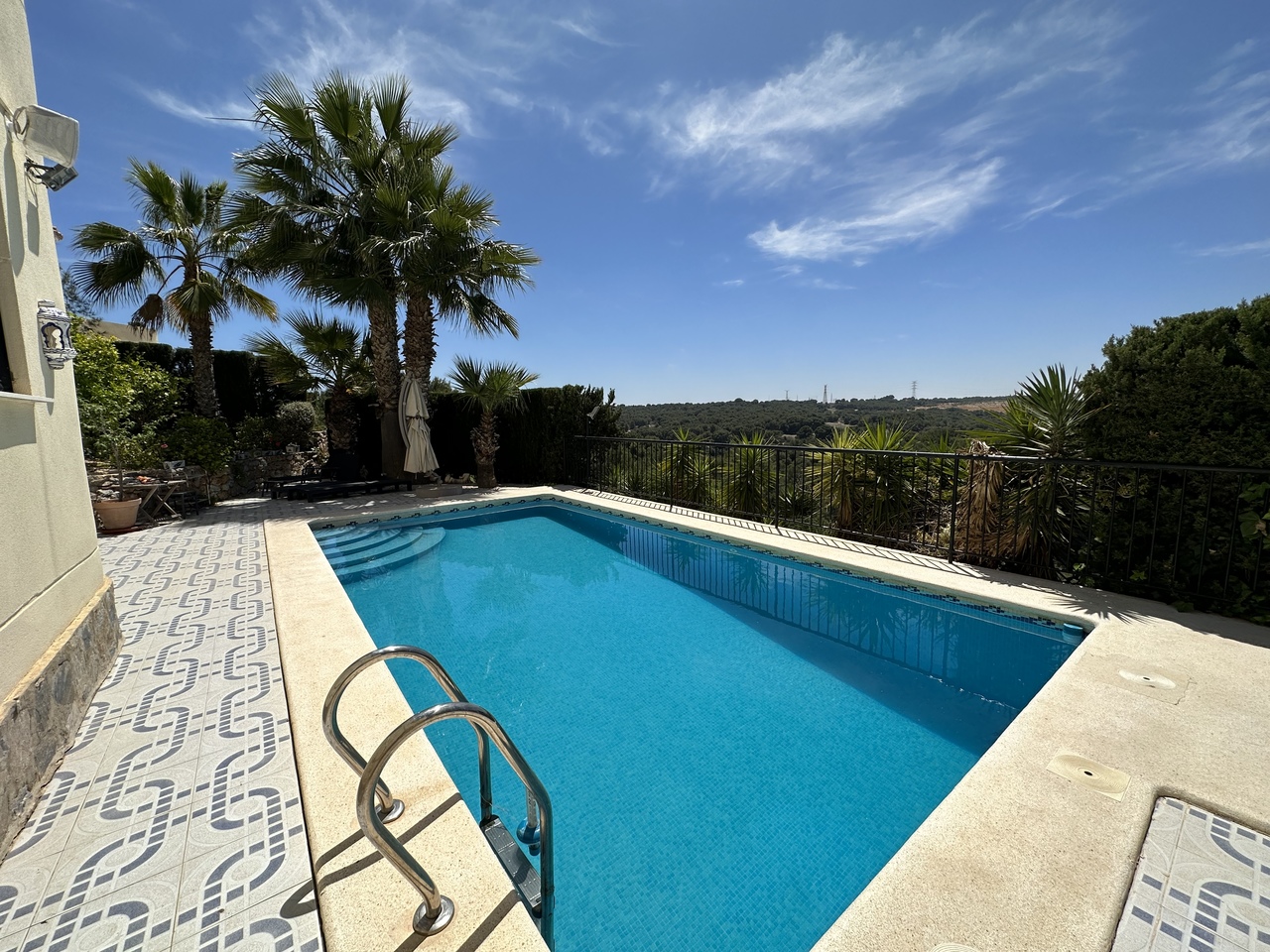 B629E02B-BFBC-4AB8-8D33-A14BDAE29B0C_xlarge Villa in Villamartin, Alicante