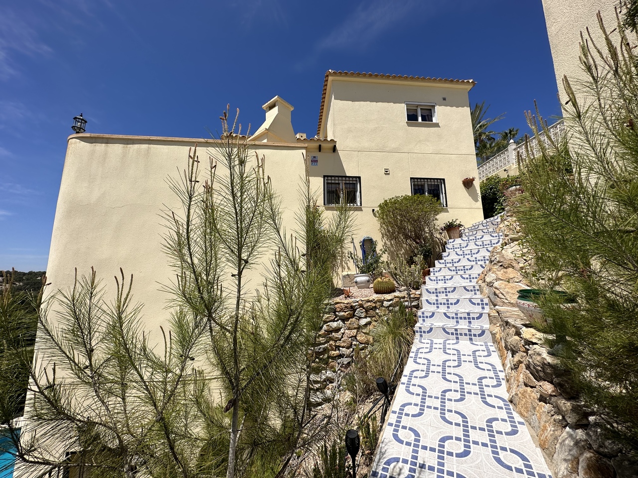E00E62A6-C85C-458A-975D-432938328E7D_xlarge Villa in Villamartin, Alicante
