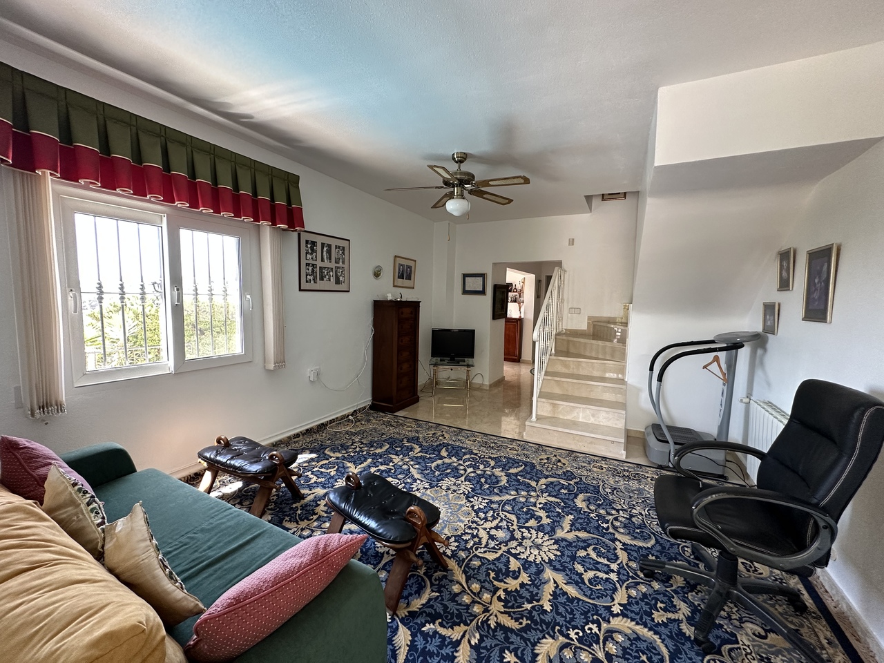 E24FDE8F-9734-4A84-8DEE-BBF77E57B9D9_xlarge Villa in Villamartin, Alicante