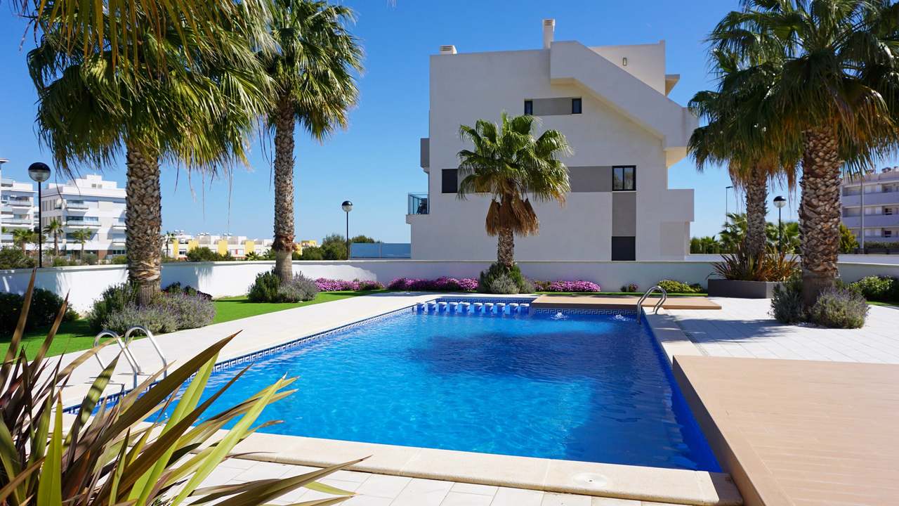 EM_swimming_xlarge Alicante – Sunrise Dream Properties