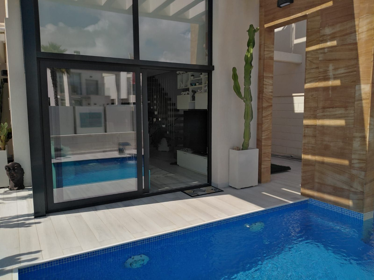ShowFeedImage Villa in Orihuela Costa, Alicante