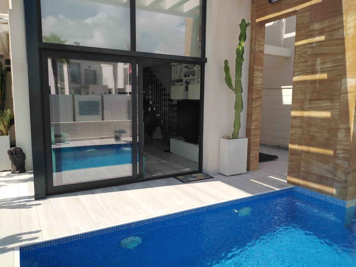 ShowFeedImage Villa in Orihuela Costa, Alicante
