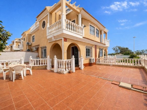 Town House for sale in Cabo Roig