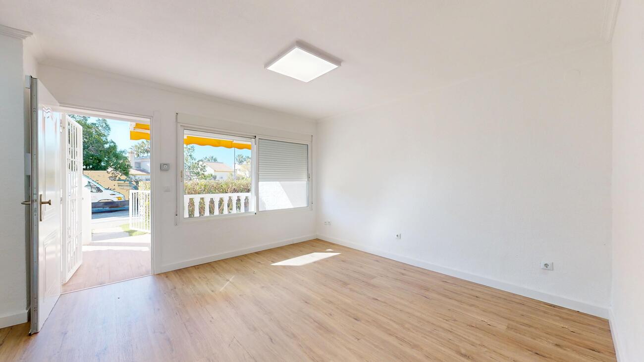 1300