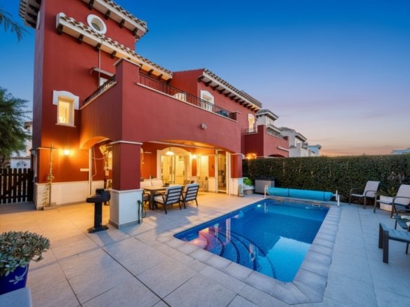 Villa for sale in Mar Menor Golf Resort