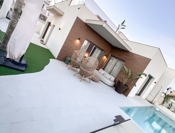 Villa for sale in San Miguel de Salinas