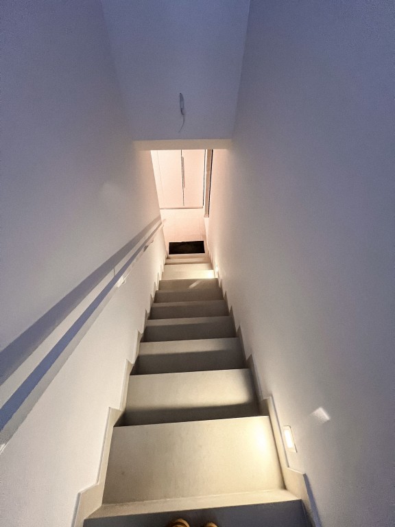 576