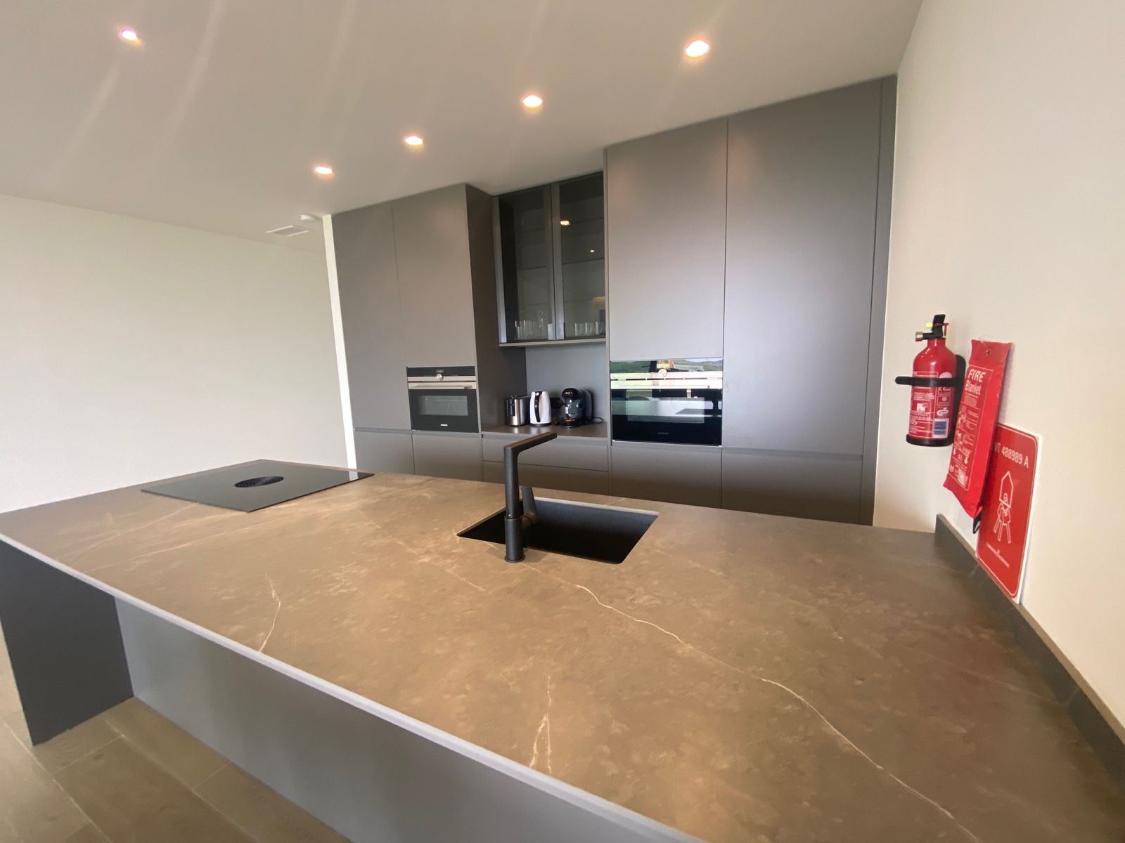 o_1gbvpca3218srrnc2bf11fj1ai84v Apartment in Las Colinas Golf, Alicante