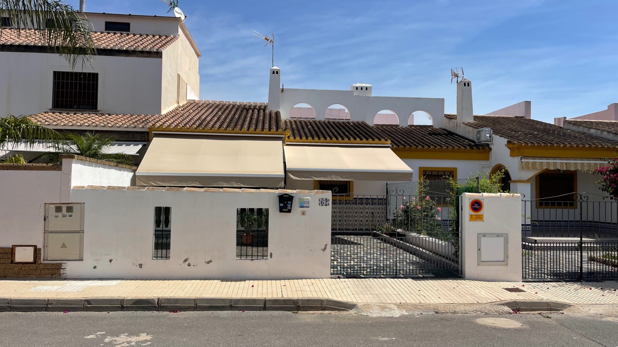 o_1iu3n55fb11tl9061onte132oh2e Town House in Torre de La Horadada, Alicante