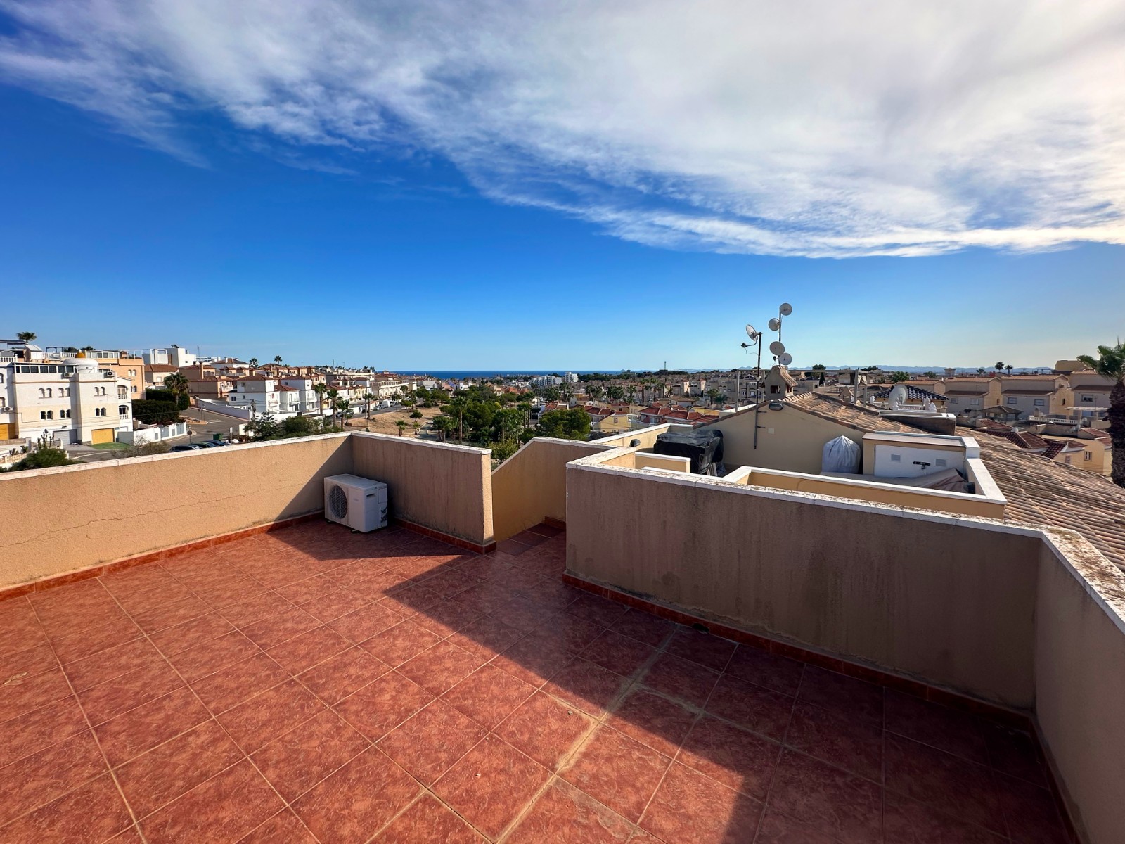 o_1j6akr4fjvu64lor8k1h57155g3g Bungalow in San Miguel de Salinas, Alicante