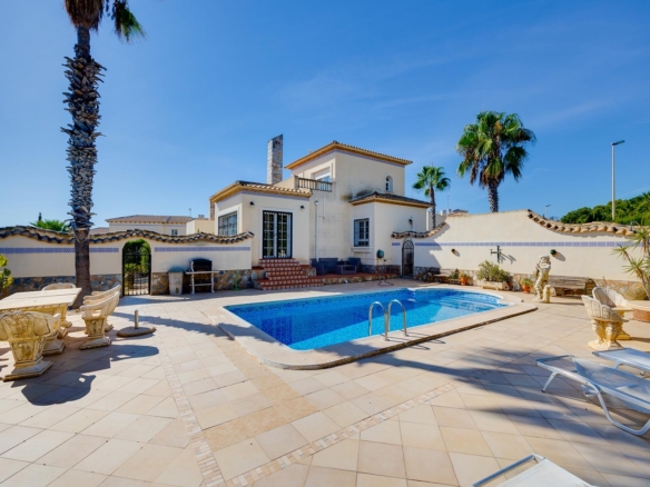 Villa for sale in Orihuela Costa