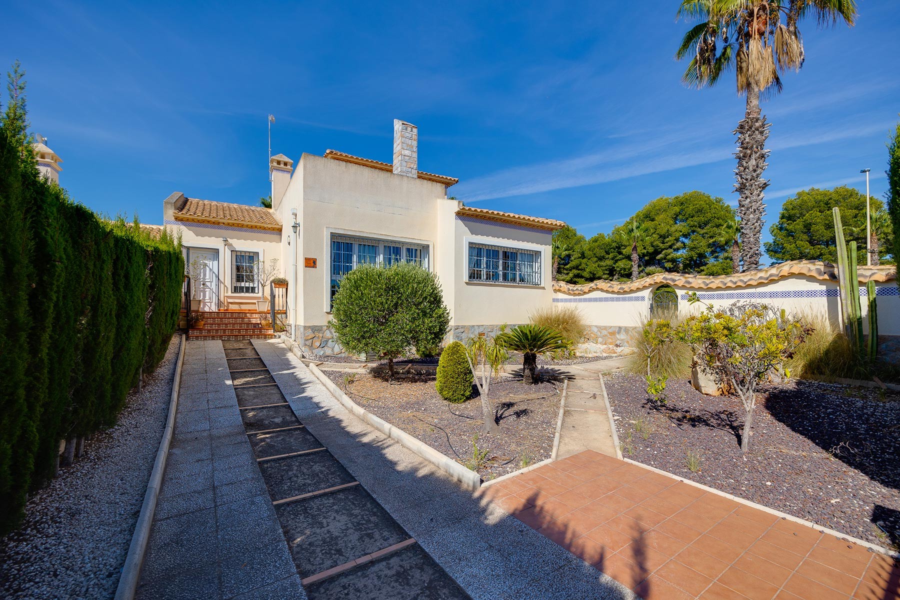 o_1j6fcnldnfj81cjp1mbp12c710e83l Villa in Orihuela Costa, Alicante