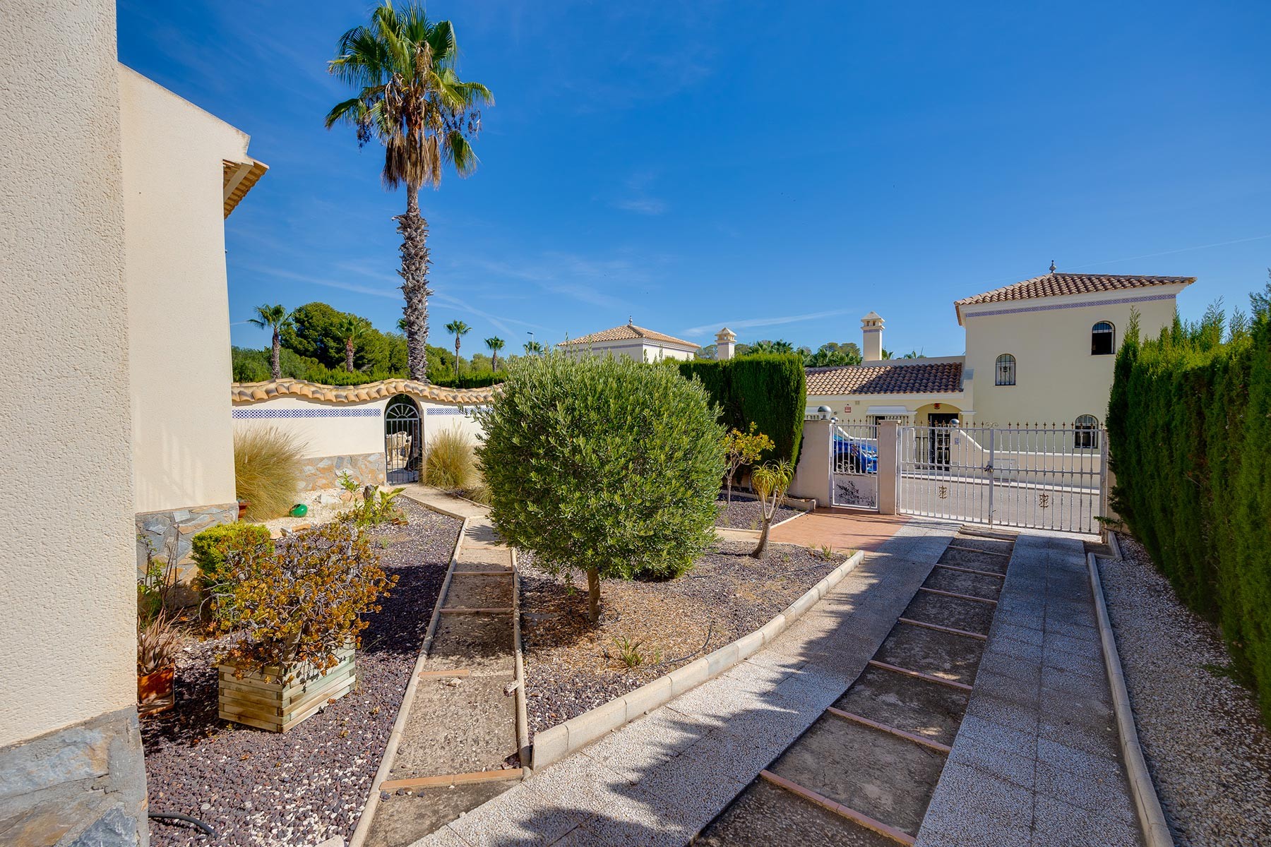 o_1j6fcnldnsumb88b1s1ci7112a3k Villa in Orihuela Costa, Alicante