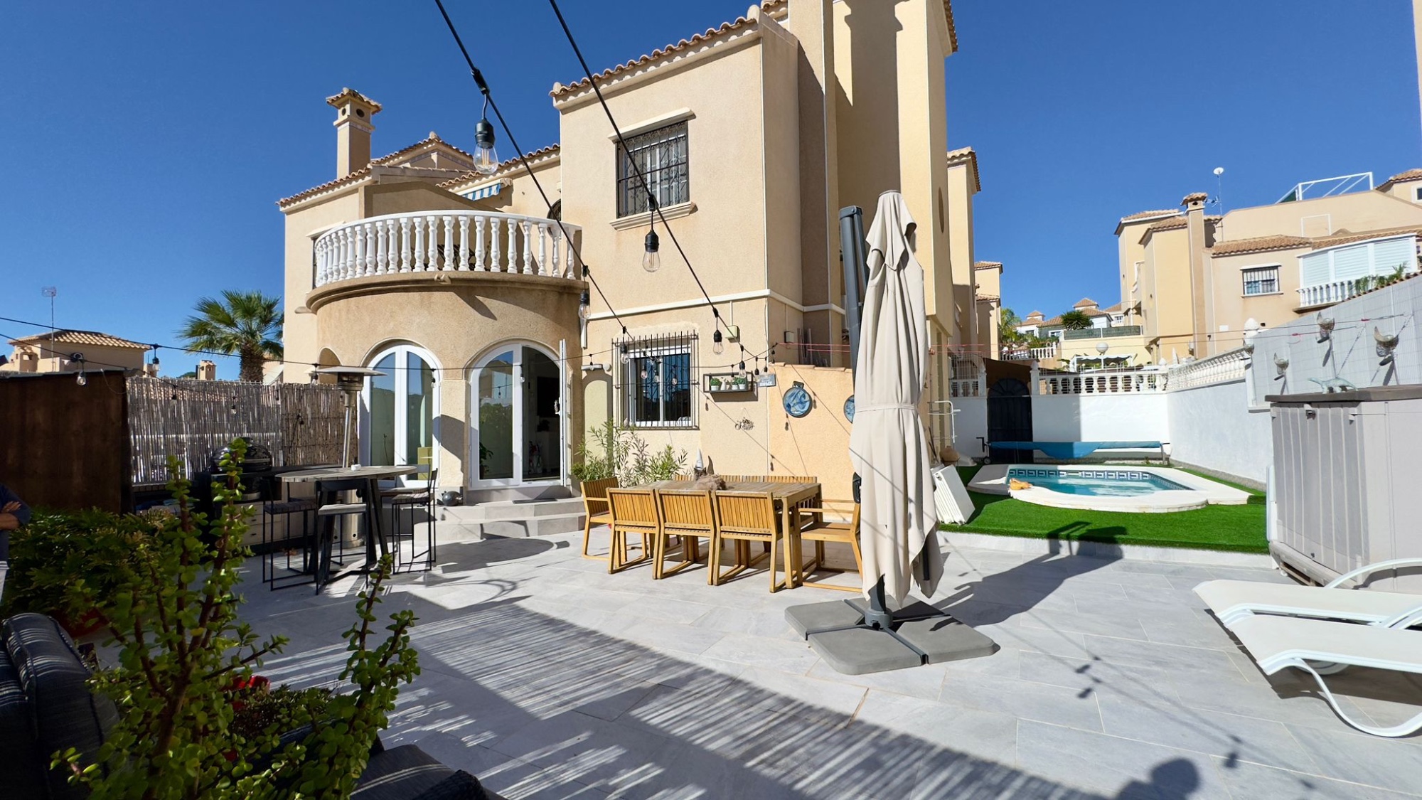 o_1j9cven3763l7ht1m4e120b1vmj38 Villa in Orihuela Costa, Alicante