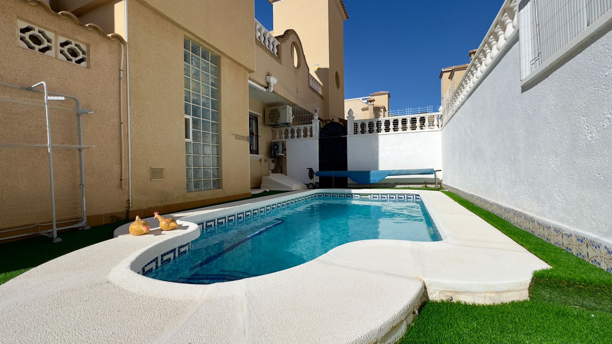 o_1j9cvqdel1s7sr421fdu1n8m1rus92 Villa in Orihuela Costa, Alicante