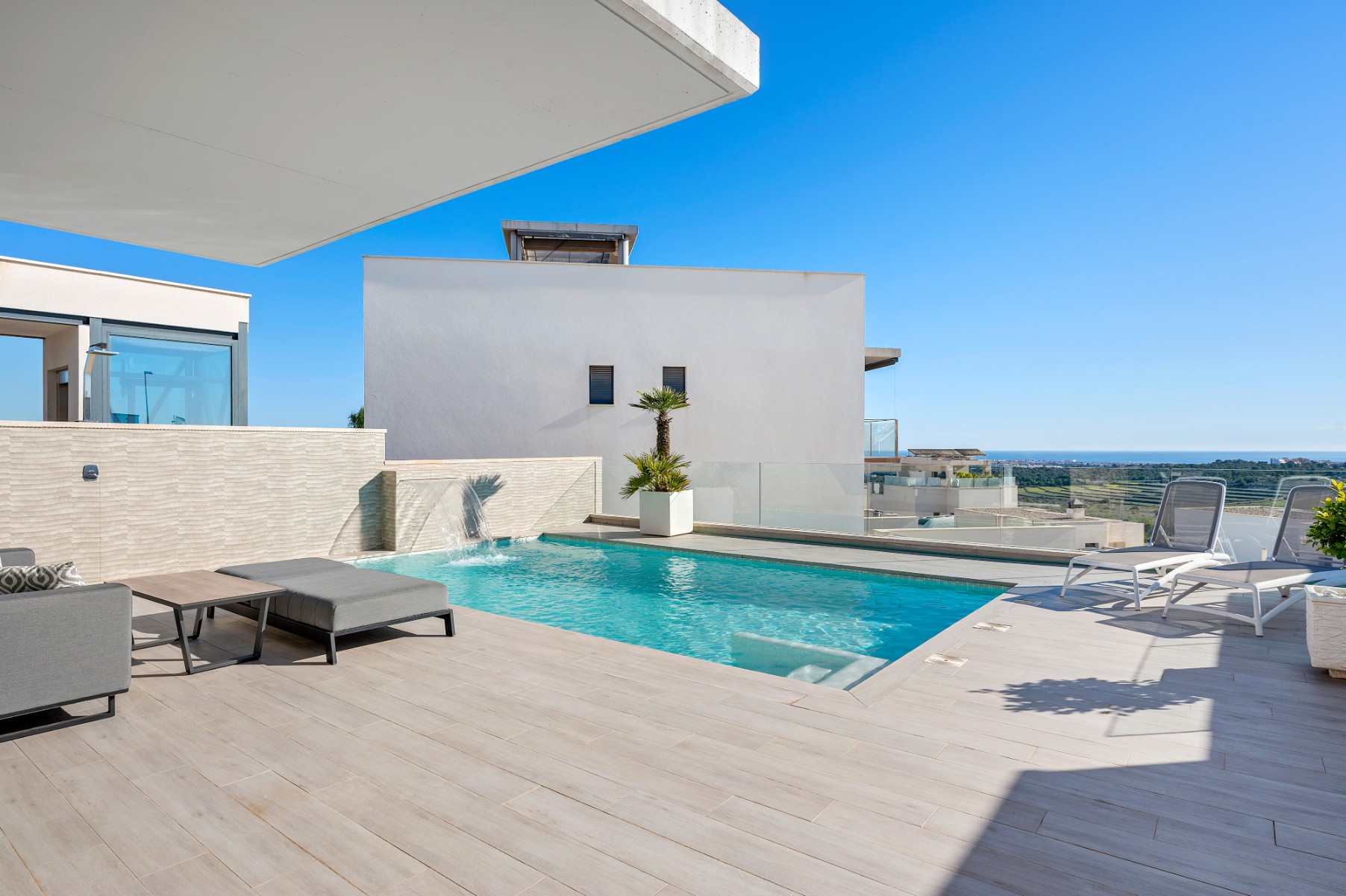 o_1jfaqfp0810eurhi4d5qd8lto2o Villa in San Miguel de Salinas, Alicante