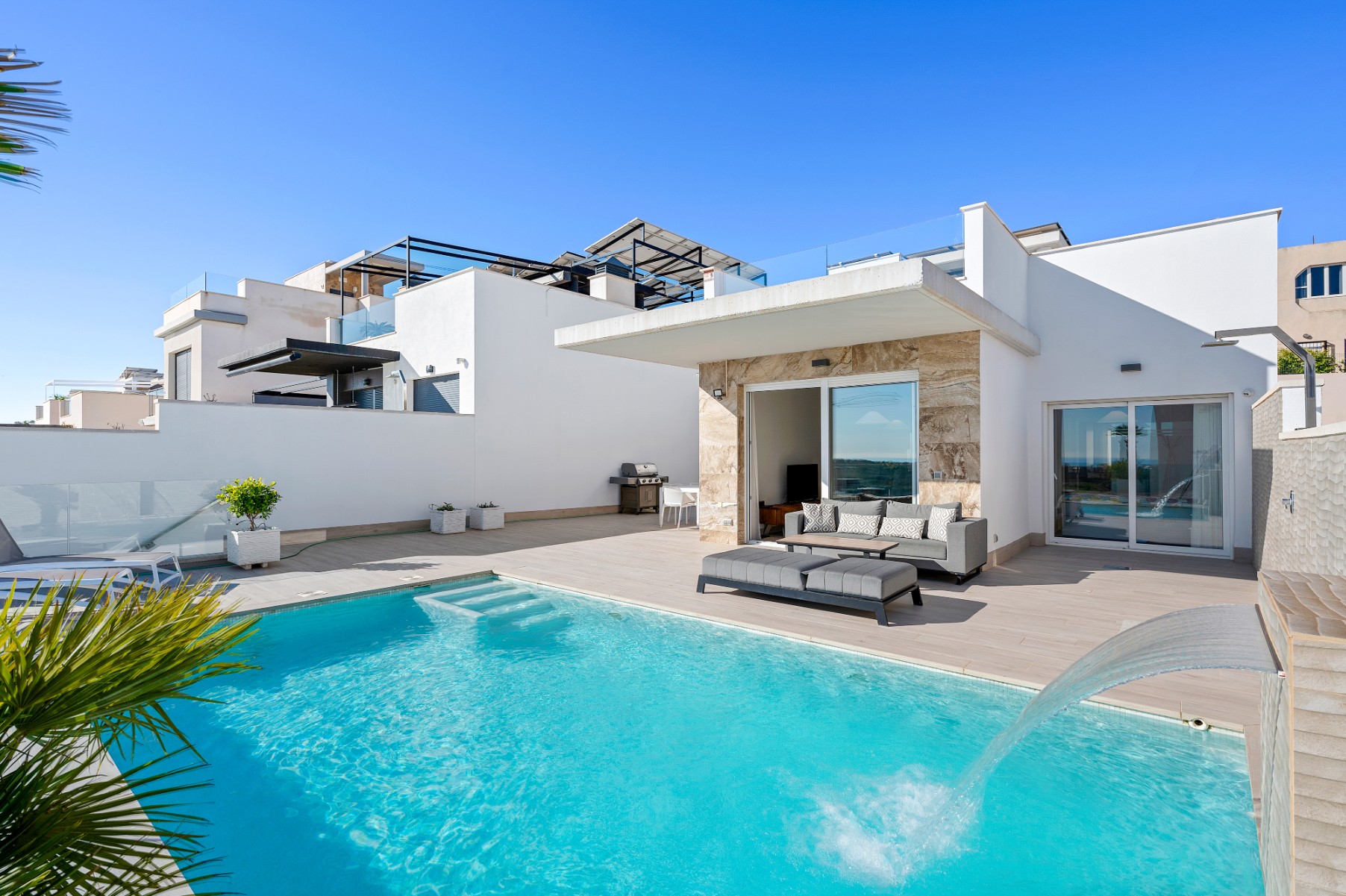 o_1jfaqfp091b7ap0r1jel7kf47k2r Villa in San Miguel de Salinas, Alicante
