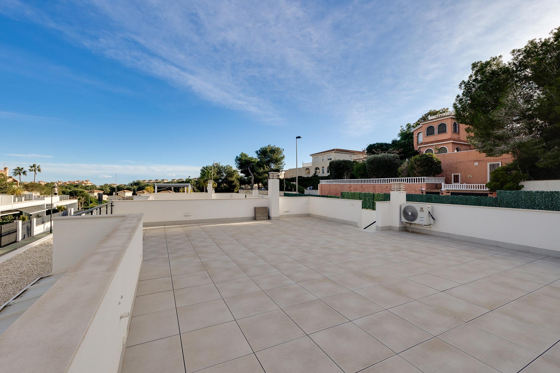 o_1jfvrtu941bd01kkv16vijctcpf2i Villa in Pinar de Campoverde, Alicante