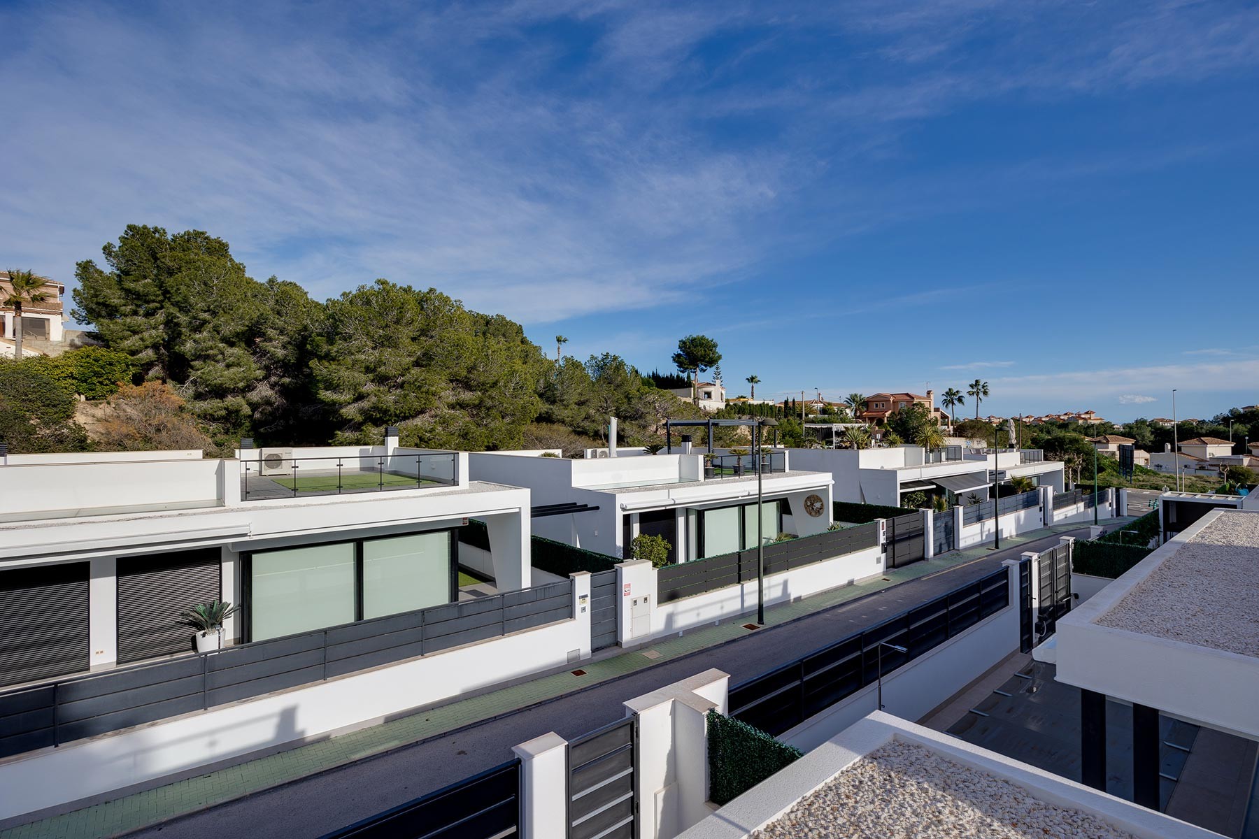 o_1jfvrtu94pql19ud7t219q383u2j Villa in Pinar de Campoverde, Alicante