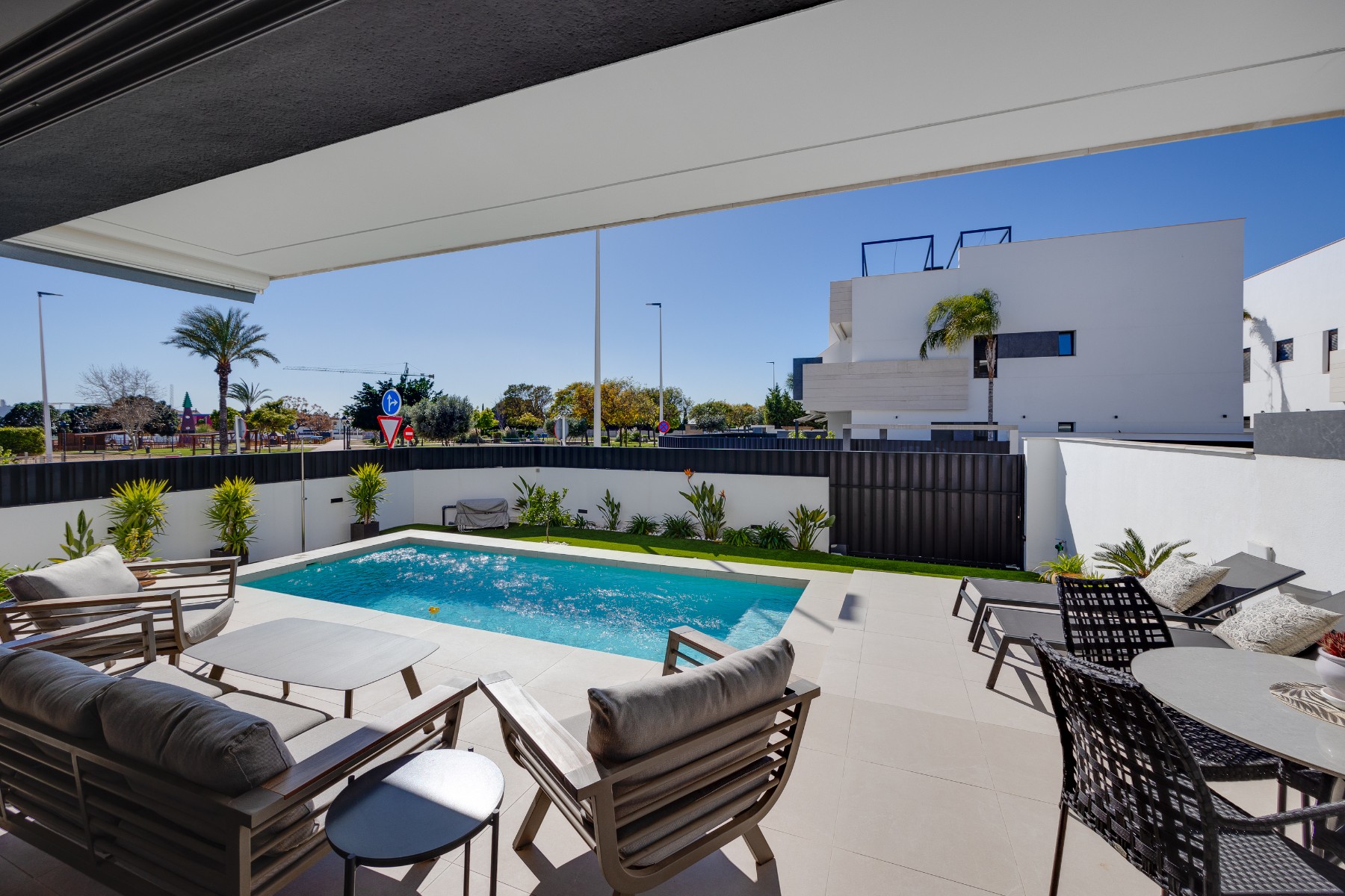 o_1jhbbh2iv1fvvo5s4j91docr5i3o Bungalow in Pilar de La Horadada, Alicante