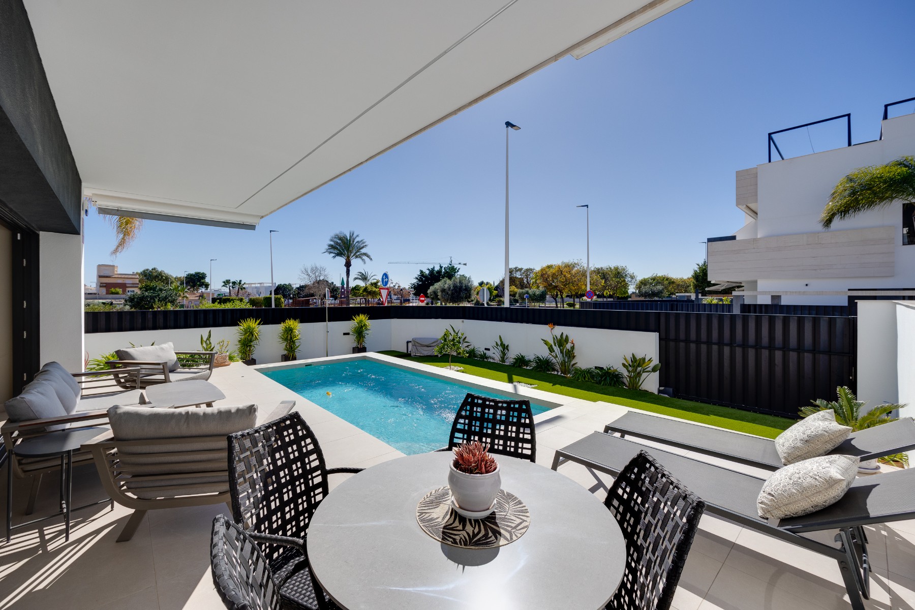 o_1jhbbh2ivttibip170g1joc1fa53p Bungalow in Pilar de La Horadada, Alicante