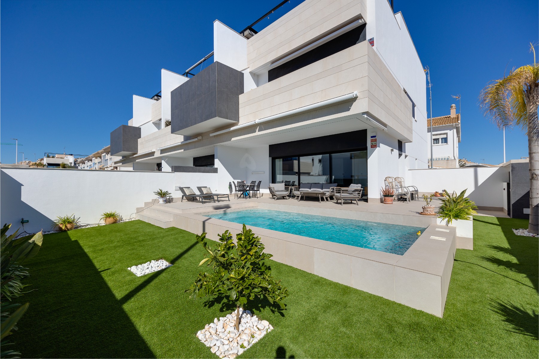 o_1jhbbh2ivusd41h119gq918rg3v Bungalow in Pilar de La Horadada, Alicante