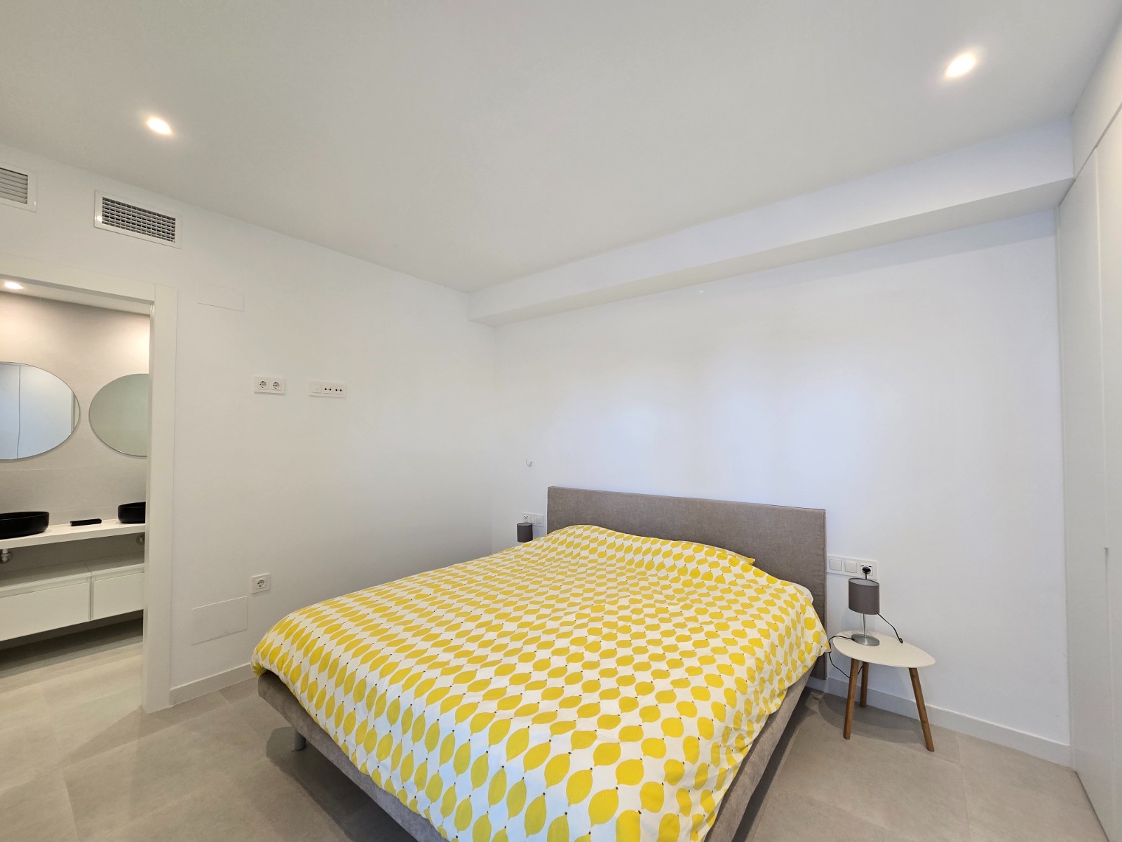 o_1ji801cf51e77aa931a19ag9rp2r Apartment in Pilar de La Horadada, Alicante