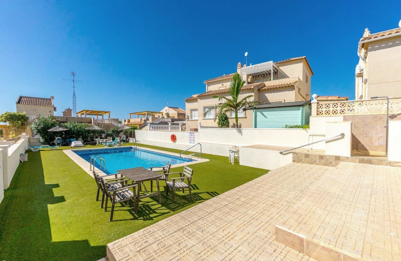 o_1jj1icppi14vf16afu2tat44kb1k Bungalow in San Miguel de Salinas, Alicante
