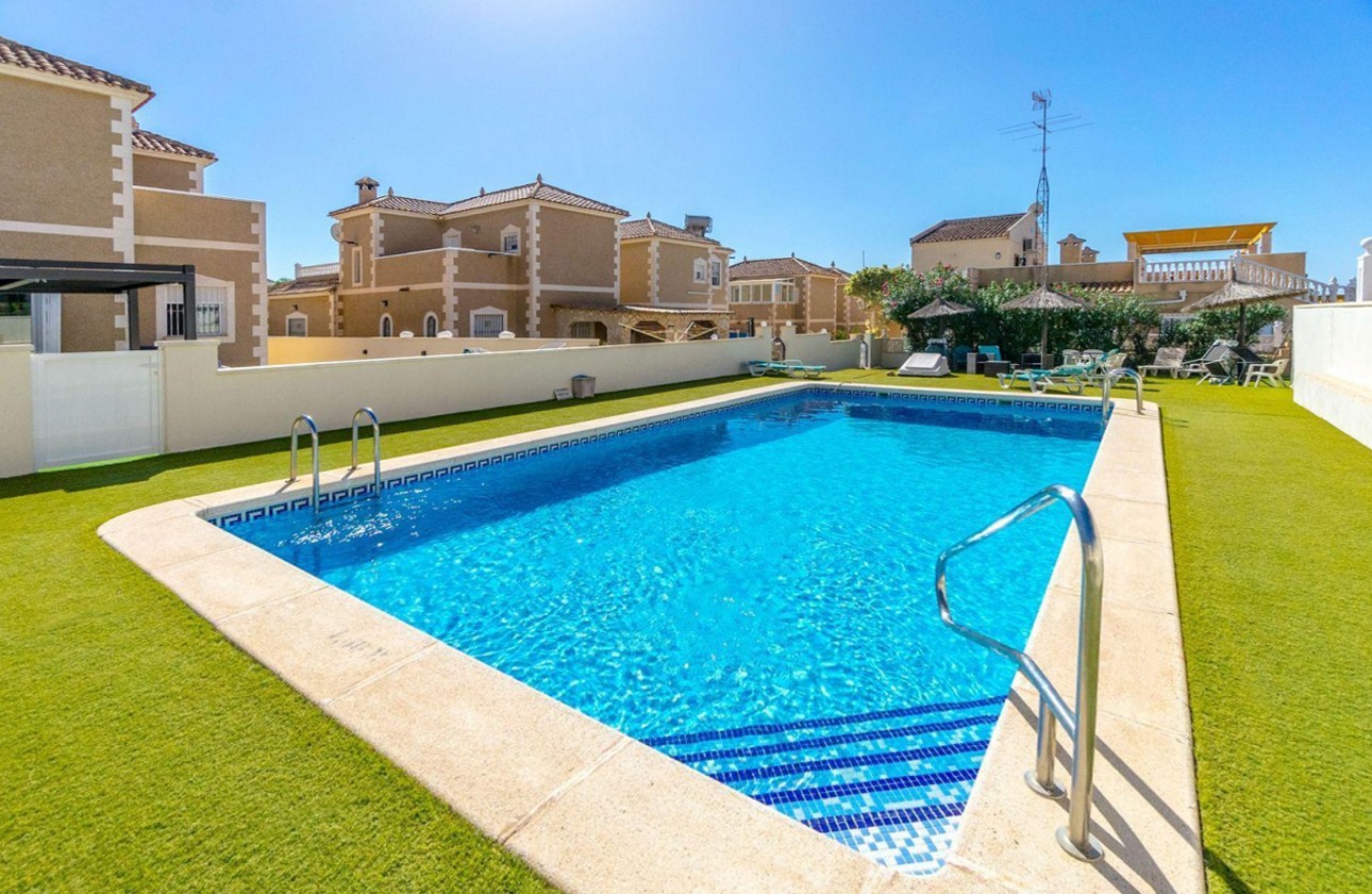 o_1jj1icppi1ume184a1jlr16ef1dnh1m Bungalow in San Miguel de Salinas, Alicante
